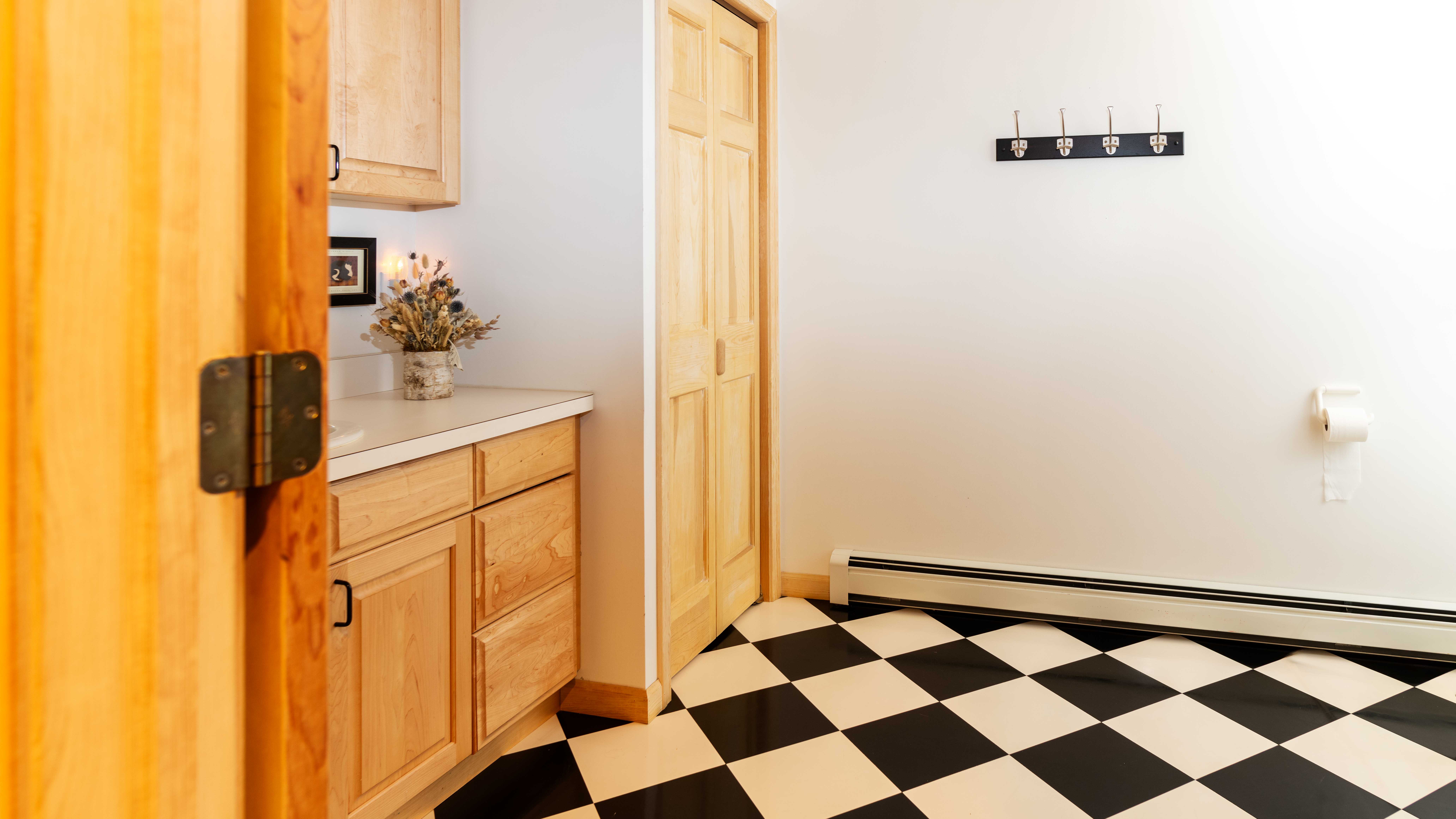 164 Foxhill Rd Upstairs bath 1